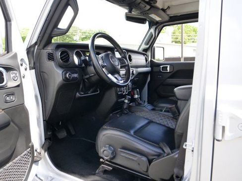 Used 2022 Jeep Wrangler Unlimited Sahara AWD/4WD image 17
