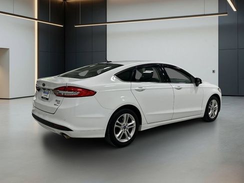 Used 2018 Ford Fusion SE w/ Fusion SE Technology Package FWD image 5