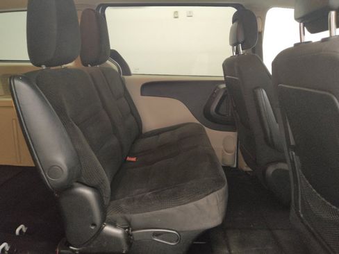 Used 2019 Dodge Grand Caravan SE FWD image 19