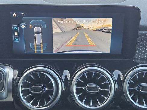 Certified 2025 Mercedes-Benz GLB 250 4MATIC image 18