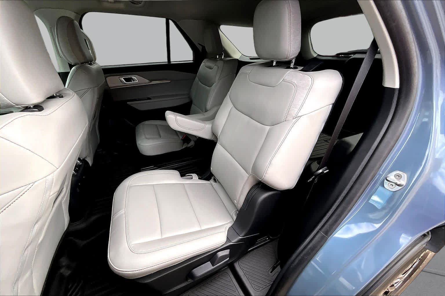 Used 2025 Ford Explorer Active w/ Active Comfort Package RWD image 22