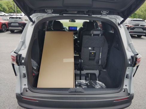 New 2026 Toyota Sienna XLE Woodland Edition AWD/4WD image 11