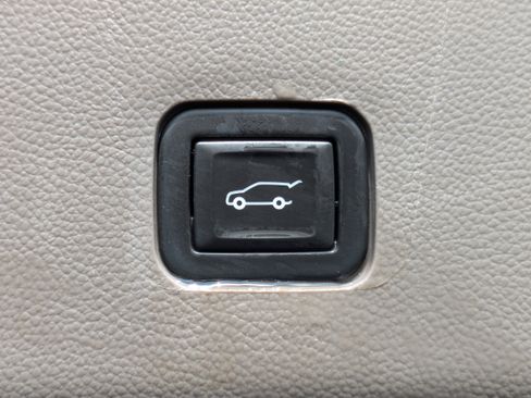 Used 2020 Chevrolet Traverse Premier w/ LPO, Cargo Package image 8