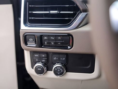 Used 2025 GMC Yukon Denali w/ Sun & Power Step Package AWD/4WD image 20