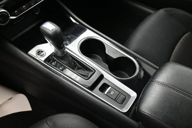Used 2024 Nissan Altima 2.5 SV AWD/4WD image 32
