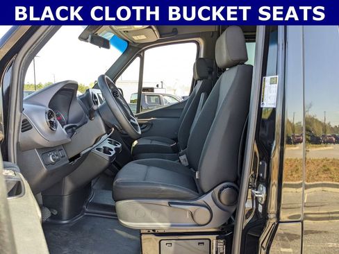 Used 2024 Mercedes-Benz Sprinter 2500 image 3