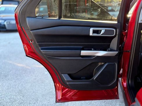 Used 2021 Ford Explorer XLT image 13