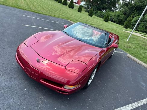 Used 2004 Chevrolet Corvette Convertible w/ Preferred Equipment Group RWD image 16