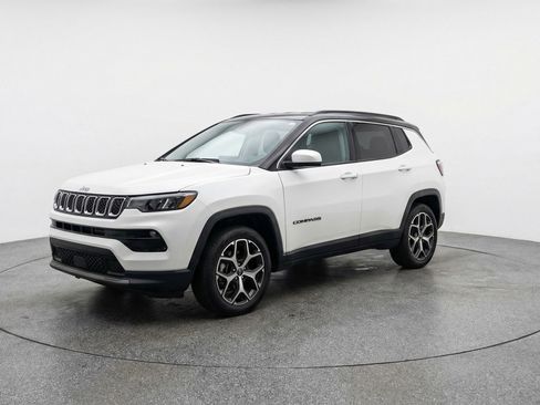 Used 2025 Jeep Compass Limited AWD/4WD image 3