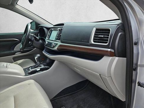 Used 2015 Toyota Highlander Limited Platinum AWD/4WD image 19