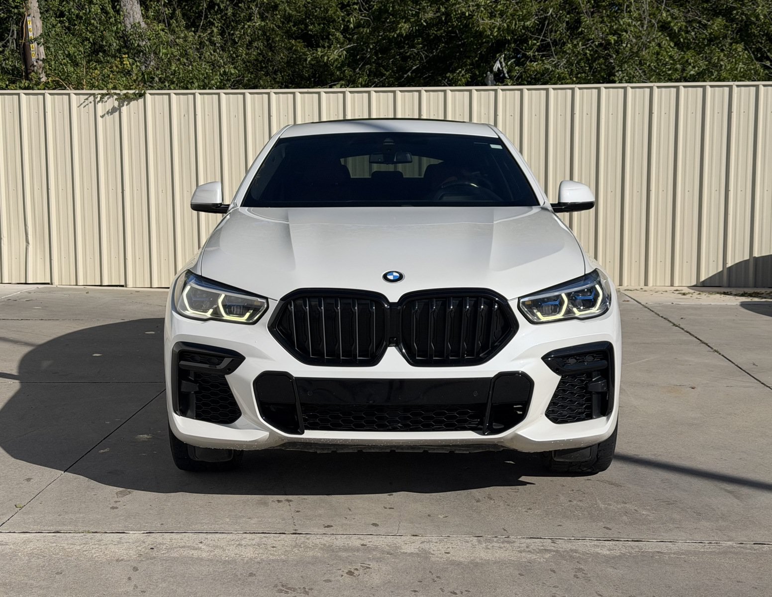 Used 2022 BMW X6 xDrive40i w/ Executive Package AWD/4WD image 2