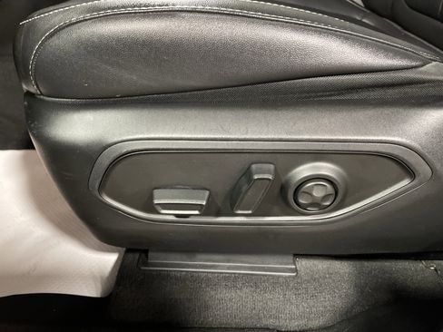 Used 2022 Jeep Grand Cherokee L Limited image 10