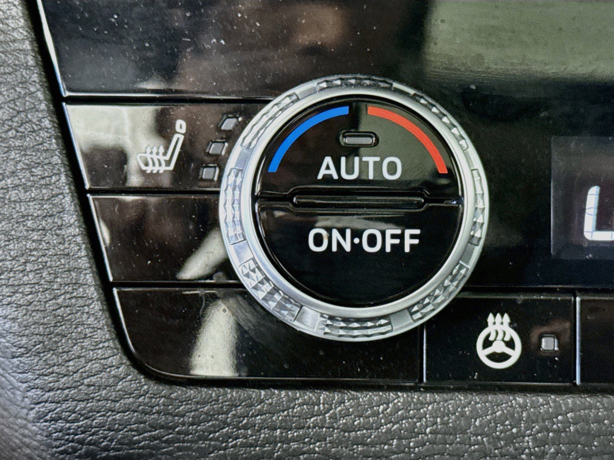 Used 2025 Mitsubishi Outlander 4WD Plug-In Hybrid image 20