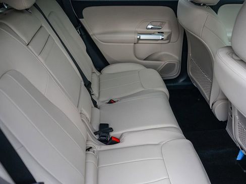 Used 2025 Mercedes-Benz GLB 250 image 16