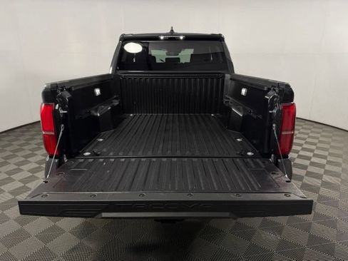 Used 2025 Toyota Tacoma SR5 AWD/4WD image 25