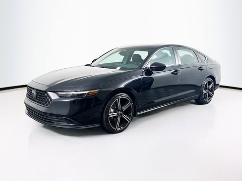 Used 2023 Honda Accord Sport image 3