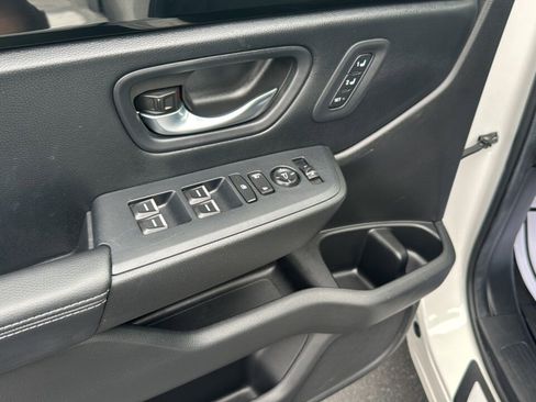 Used 2025 Honda Pilot EX-L image 18