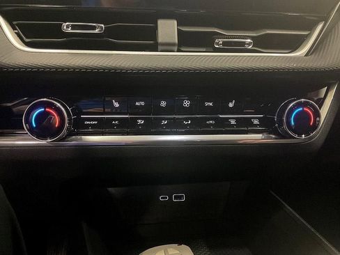 New 2026 Chevrolet Equinox LT w/ Convenience Package II image 36