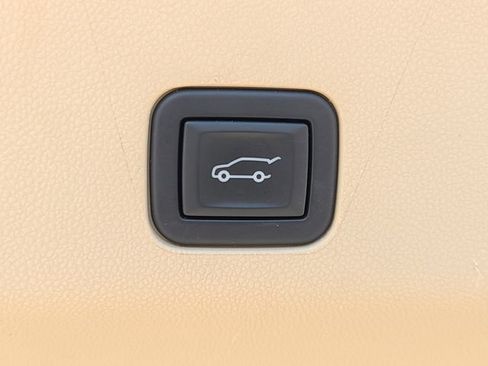 Used 2023 Cadillac Escalade ESV Premium Luxury RWD image 13