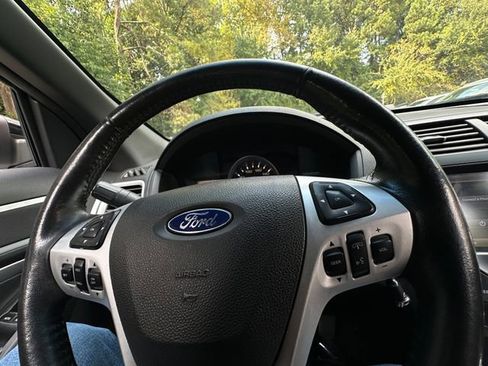 Used 2014 Ford Explorer XLT w/ Equipment Group 202A image 17