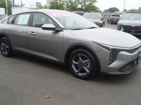 Used 2025 Kia K4 FWD image 3