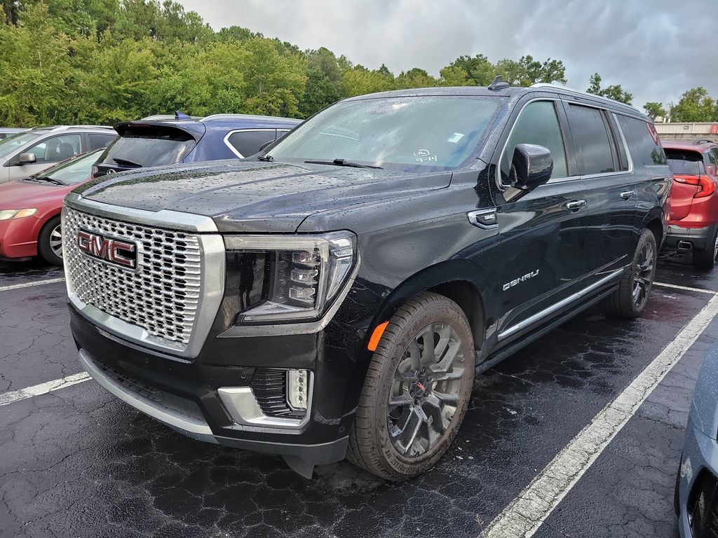 Used 2023 GMC Yukon XL Denali w/ Denali Reserve Package AWD/4WD image 3