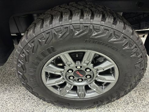 Used 2025 GMC Sierra 1500 AT4X image 21