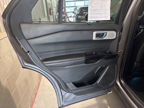 Used 2021 Ford Explorer Platinum w/ Equipment Group 601A image 16