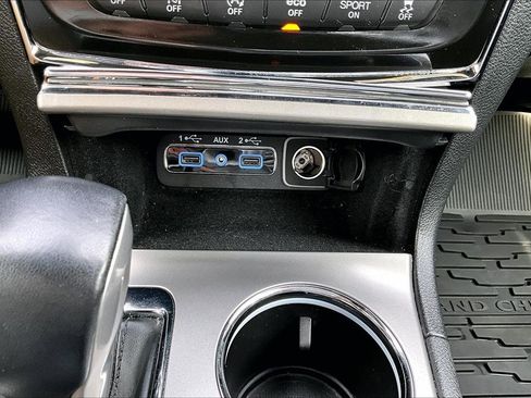 Used 2022 Jeep Grand Cherokee Laredo X AWD/4WD image 16