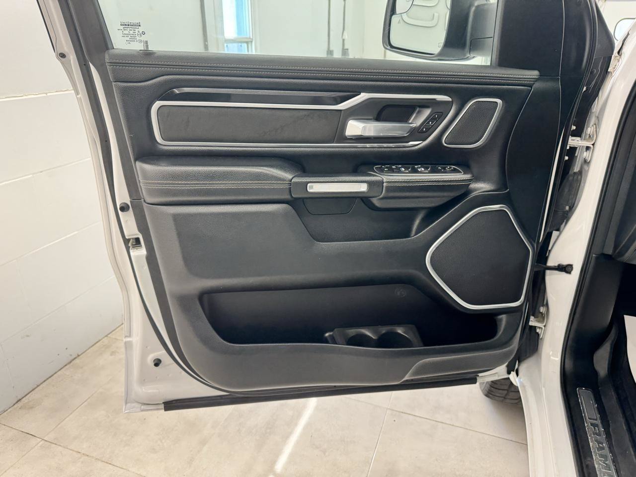 Used 2021 RAM 1500 Laramie AWD/4WD image 9