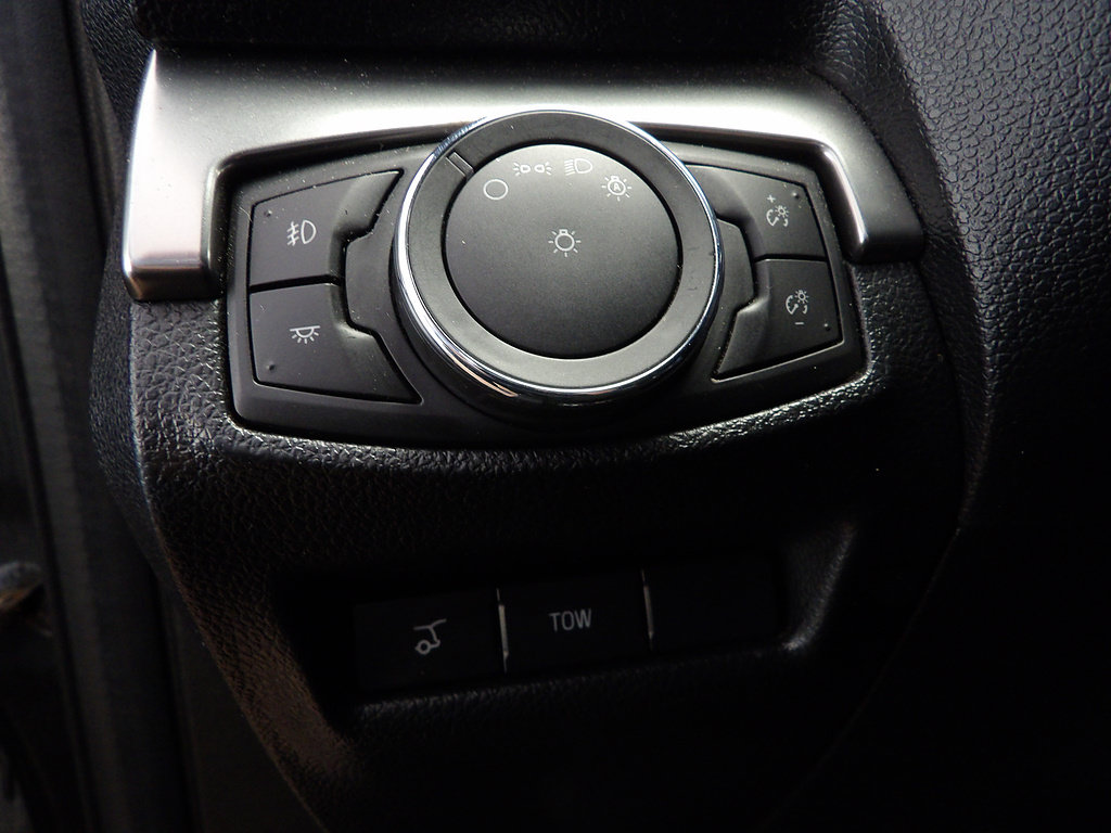 Used 2018 Ford Explorer XLT w/ Equipment Group 202A FWD image 29