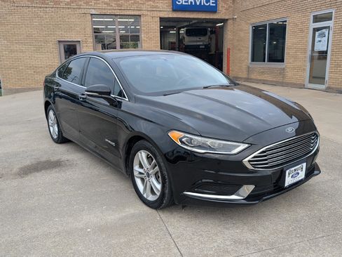 Used 2018 Ford Fusion SE w/ Equipment Group 602A image 4