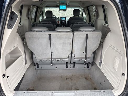 Used 2008 Chrysler Town & Country Touring image 25