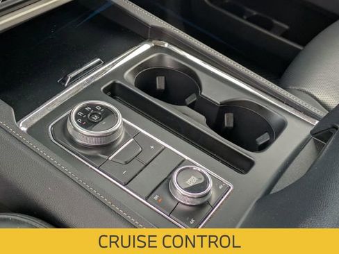 Used 2024 Ford Expedition XLT image 25