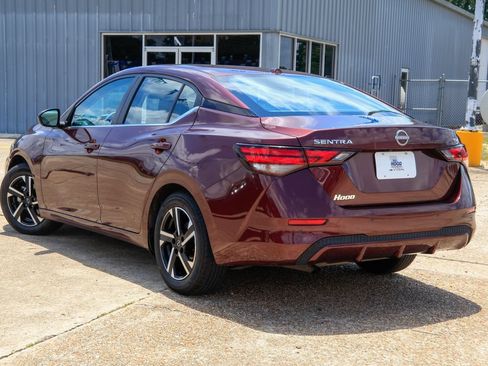 Used 2024 Nissan Sentra SV FWD image 2