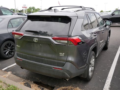 Used 2021 Toyota RAV4 XLE Premium AWD/4WD image 5