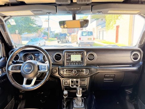 Used 2019 Jeep Wrangler Unlimited Sahara AWD/4WD image 26