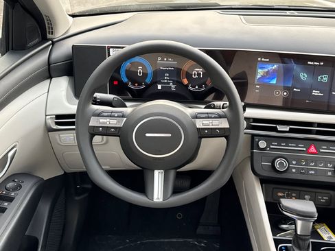 New 2026 Hyundai Tucson SE image 19