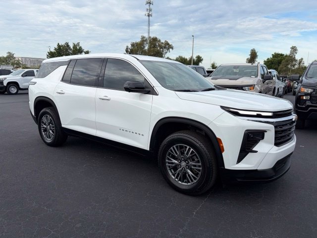 Used 2024 Chevrolet Traverse LS FWD image 1