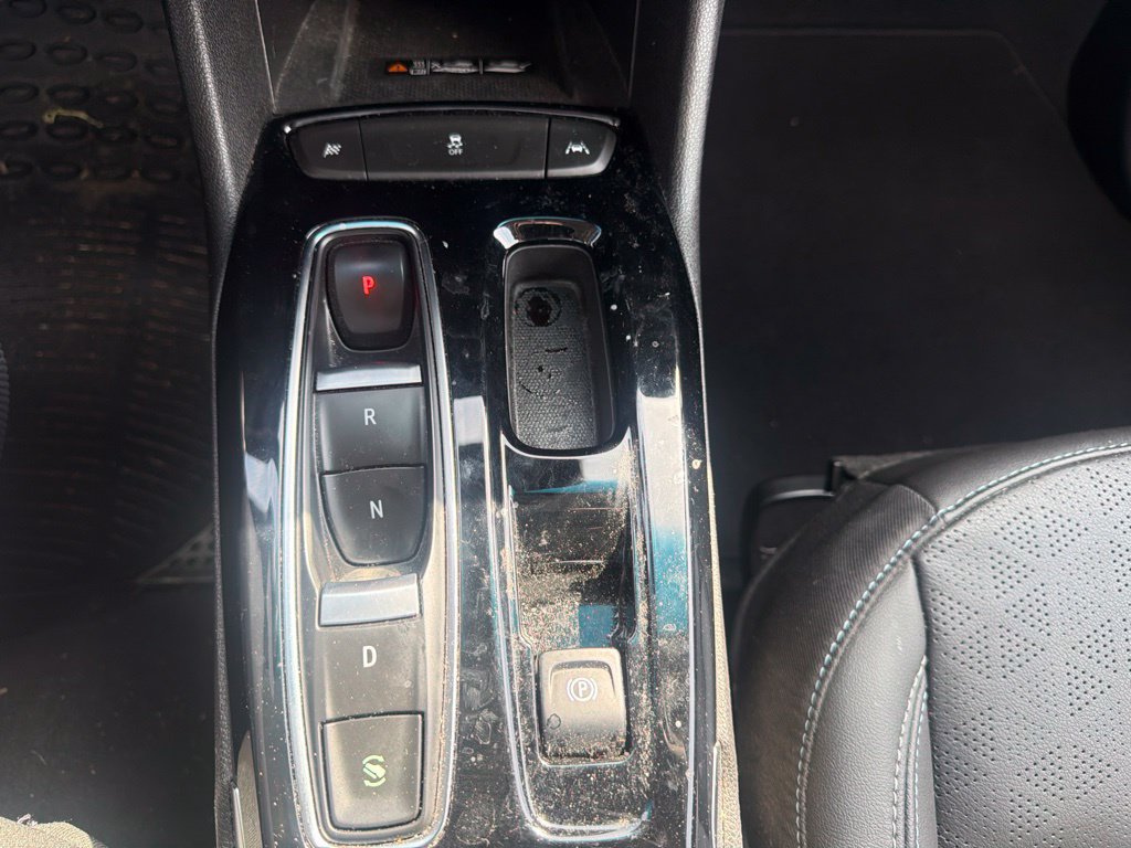 Used 2022 Chevrolet Bolt LT w/ Infotainment Package FWD image 27