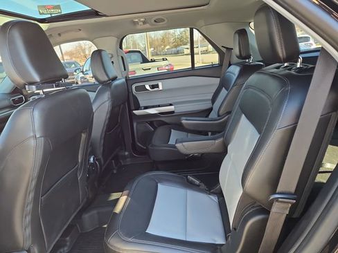 Used 2022 Ford Explorer XLT w/ Equipment Group 202A image 29