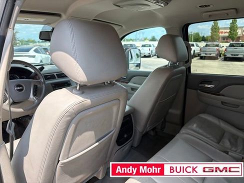 Used 2012 GMC Yukon XL SLT w/ SLT-2 Equipment Package AWD/4WD image 18