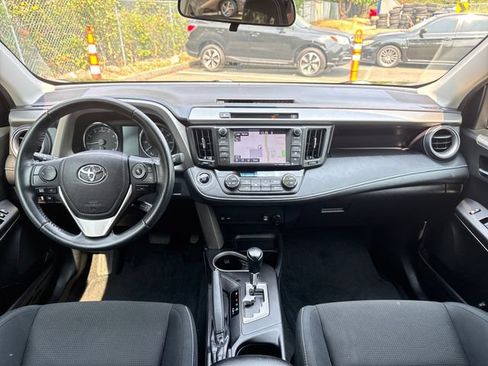 Used 2016 Toyota RAV4 XLE w/ Convenience Package FWD image 11