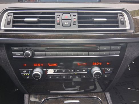 Used 2012 BMW 750i xDrive image 21