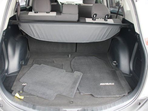 Used 2015 Toyota RAV4 LE FWD image 7