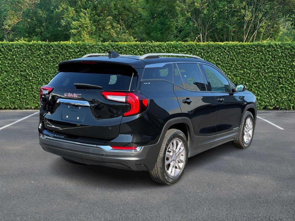 Used 2023 GMC Terrain SLT FWD image 3