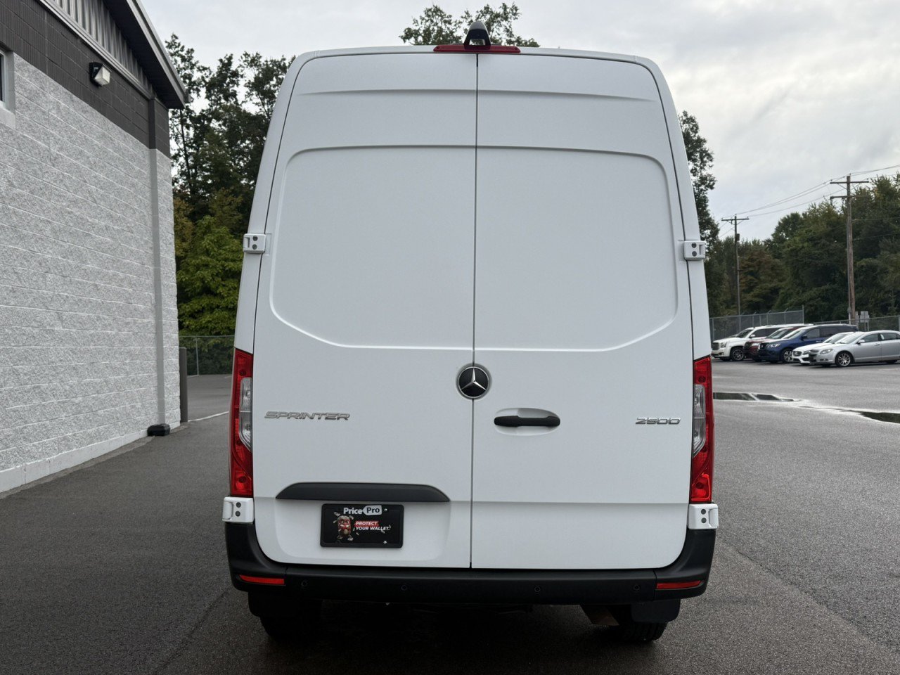 Used 2019 Mercedes-Benz Sprinter 2500 w/ Premium Plus Package image 6