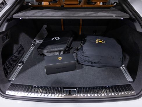 Used 2025 Lamborghini Urus SE image 31