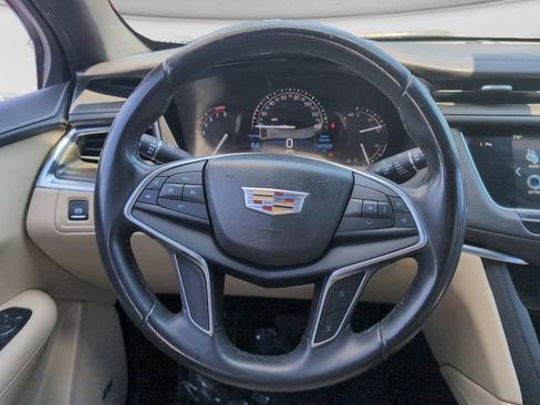 Used 2018 Cadillac XT5 FWD image 17