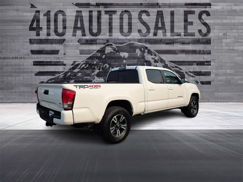 Used 2016 Toyota Tacoma TRD Sport AWD/4WD image 3